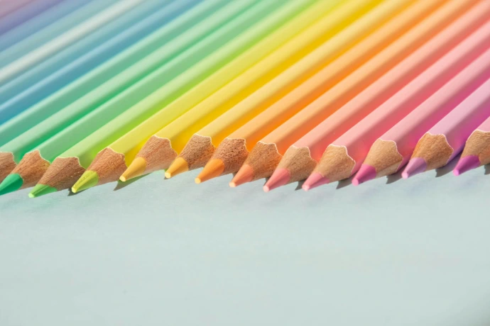 red yellow green and blue color pencils